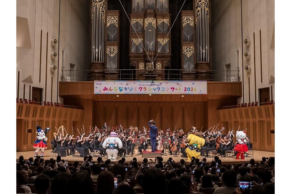 「KAWAII FESTIVAL」の演奏にあわせてキャラクターたちがダンスを披露
