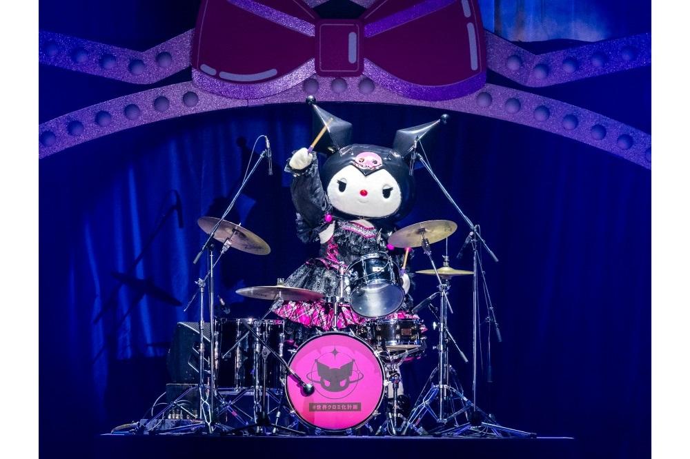クロミが「Greedy Greedy」でドラム演奏